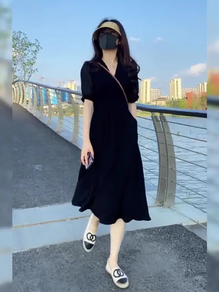 黑色连衣裙大码女新款赫本风法式V领高级感气质收腰显瘦a字长裙子