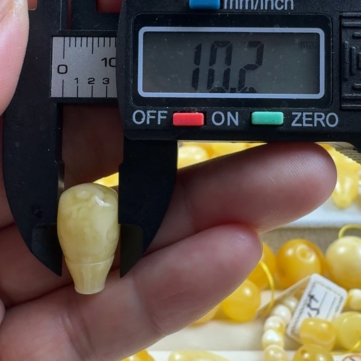 未镶嵌琥珀裸石20