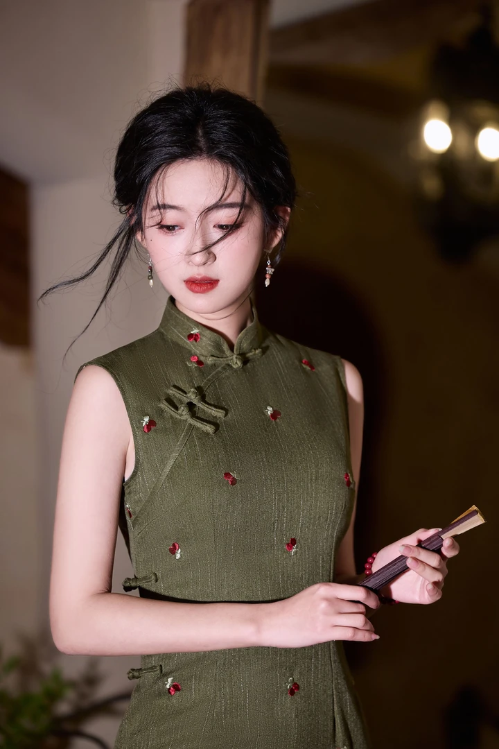 青色旗袍2025春季新款气质高端新中式素雅绝美少女改良日常连衣裙