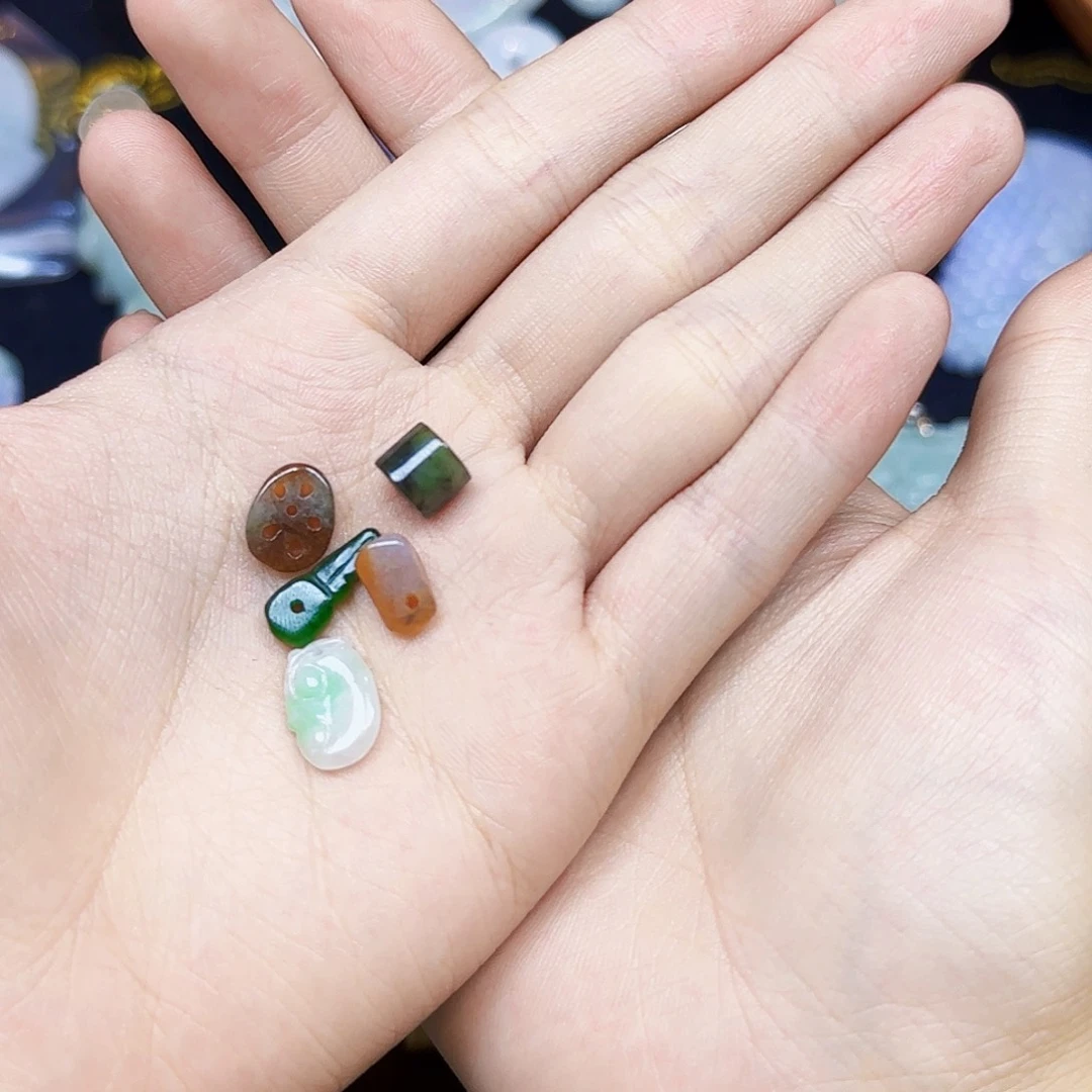 一***懒翡翠未镶嵌颈饰翡翠