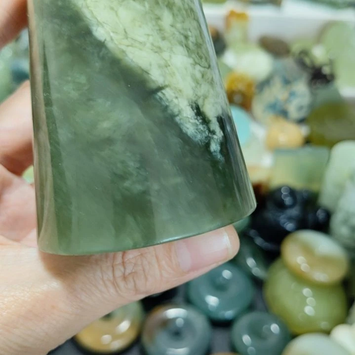 岫玉未镶嵌小摆件