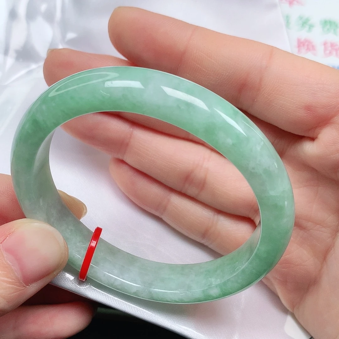 未镶嵌手镯（贵妃镯）翡翠1