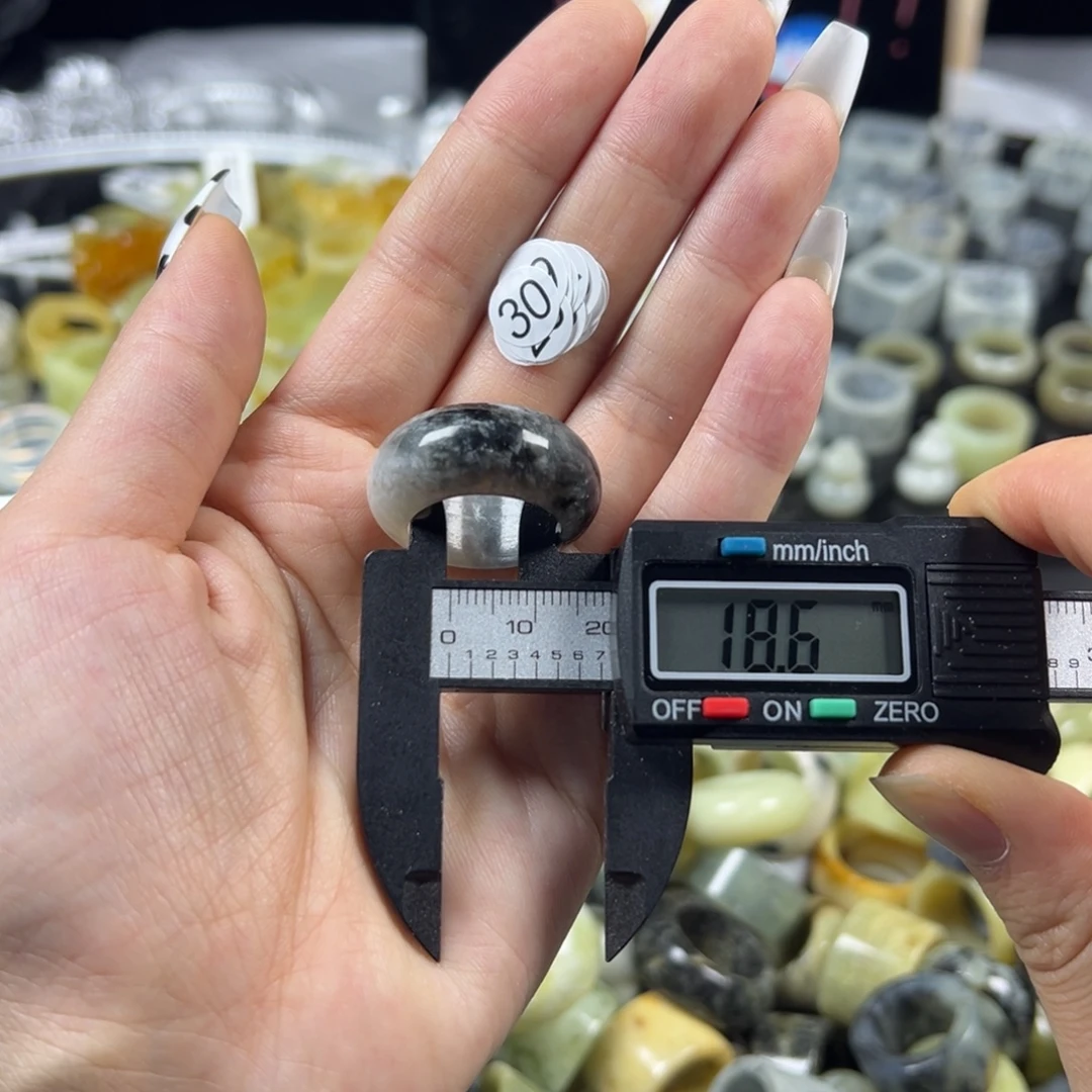 蛇纹石玉未镶嵌戒指