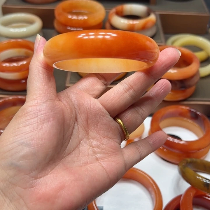 石英质玉（黄龙玉）未镶嵌手镯渝****妈