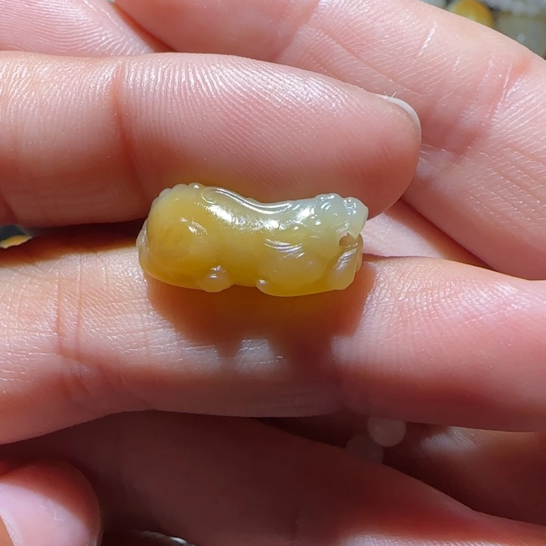 和田玉未镶嵌颈饰亮