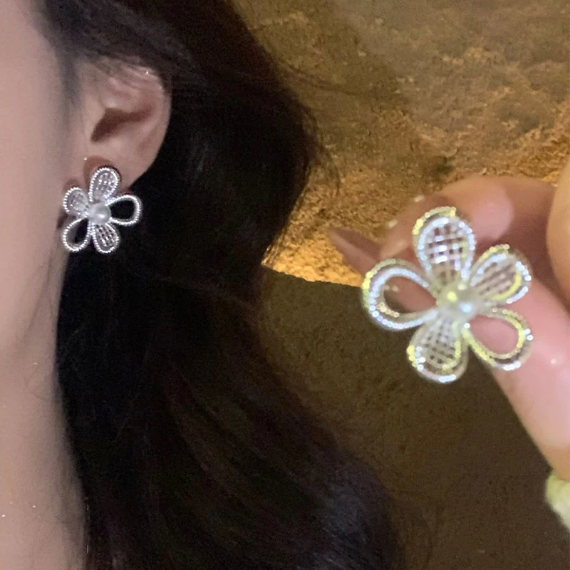 敲百搭！韩系银色花朵耳钉女2025新款高级感耳环气质爆款耳饰2413