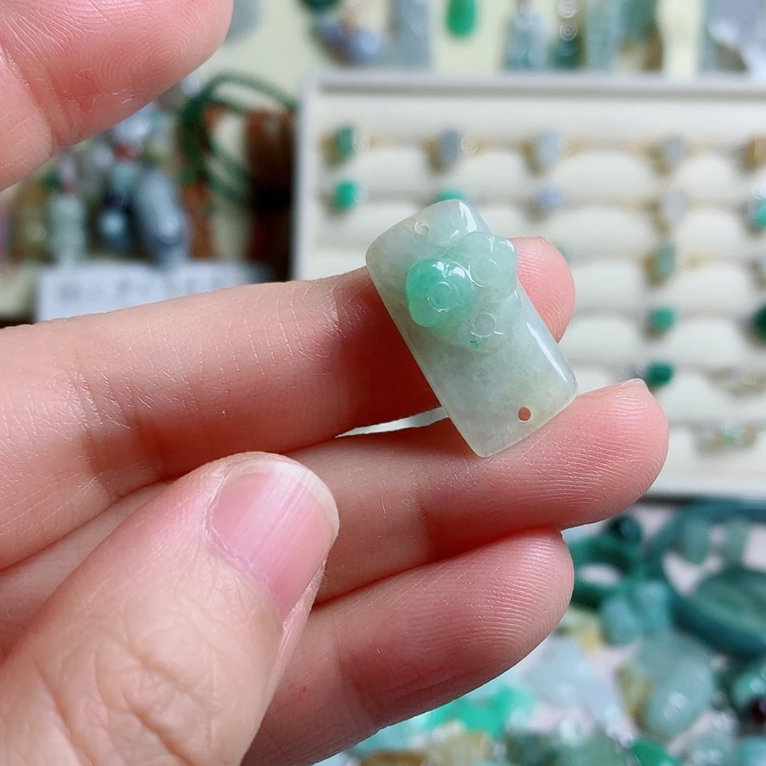 翡翠未镶嵌颈饰玉衡手牌