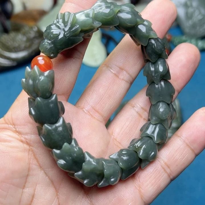 和田玉未镶嵌把件霞*姐