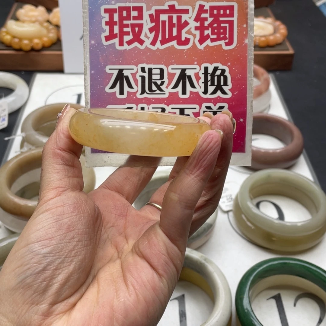 我***的石英岩玉未镶嵌手镯