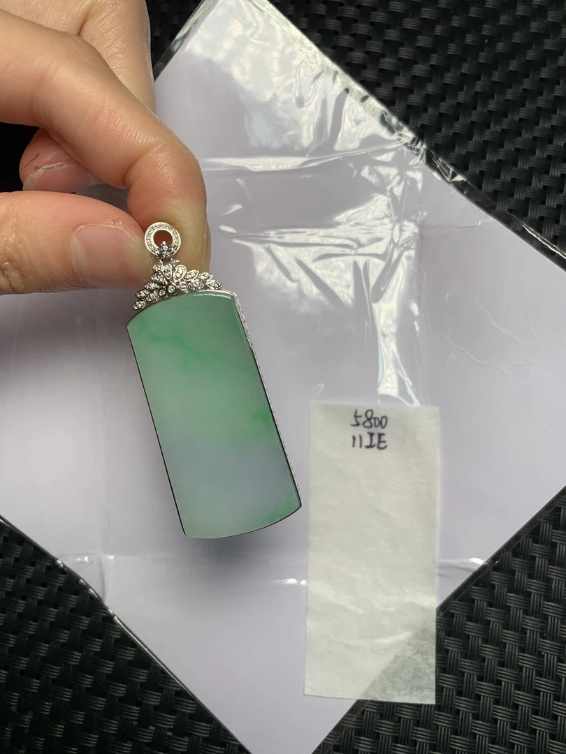 天然缅甸翡翠A货18K金镶嵌 11IE