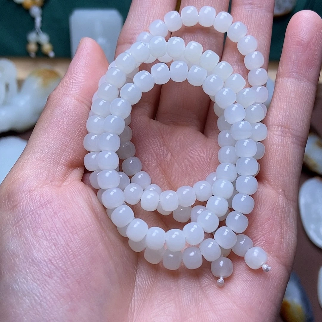 海***夫和田玉未镶嵌颈饰