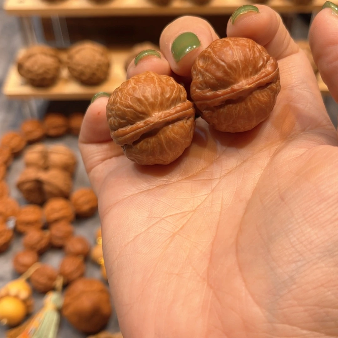 文玩核桃把件红皮大四喜