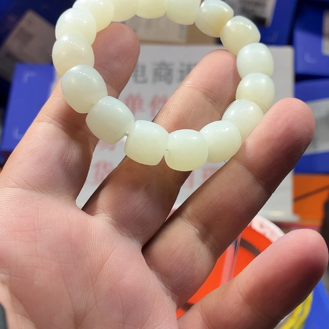 颈饰未镶嵌和田玉（糖玉）