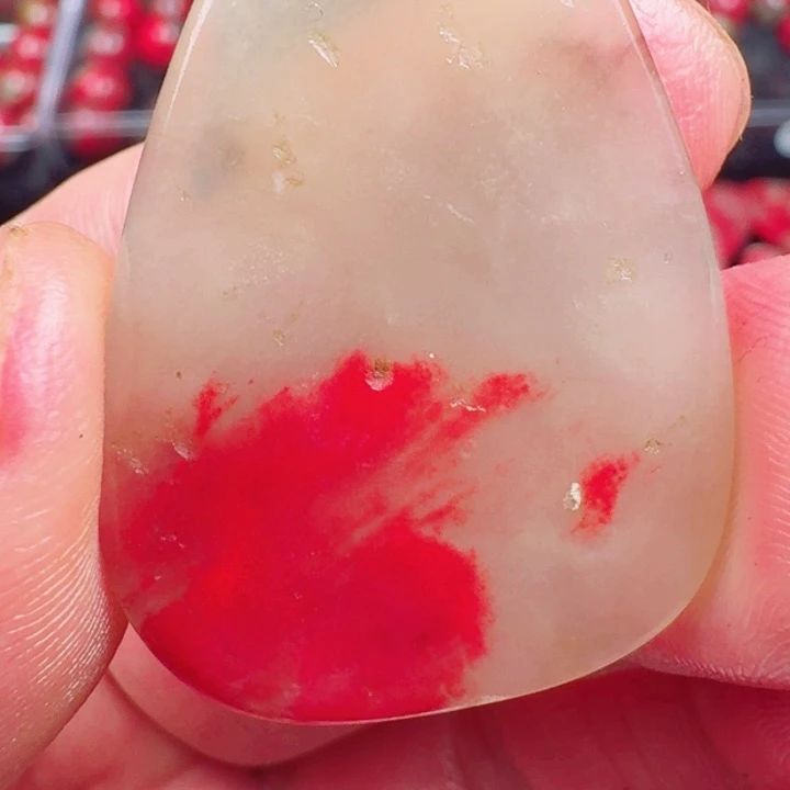 昌化鸡血石玻璃冻挂件