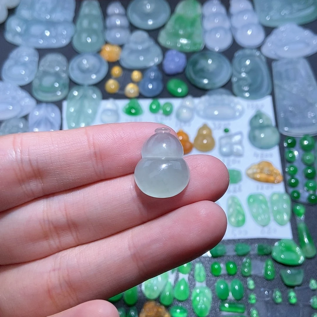 翡翠颈饰未镶嵌冰葫芦