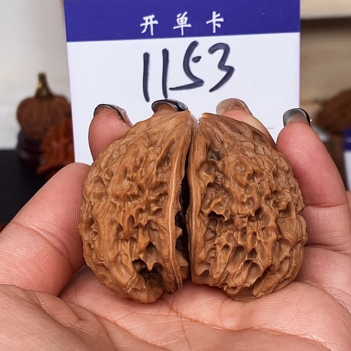 懋***亲吊坠桃核半壁53阴油不打底s