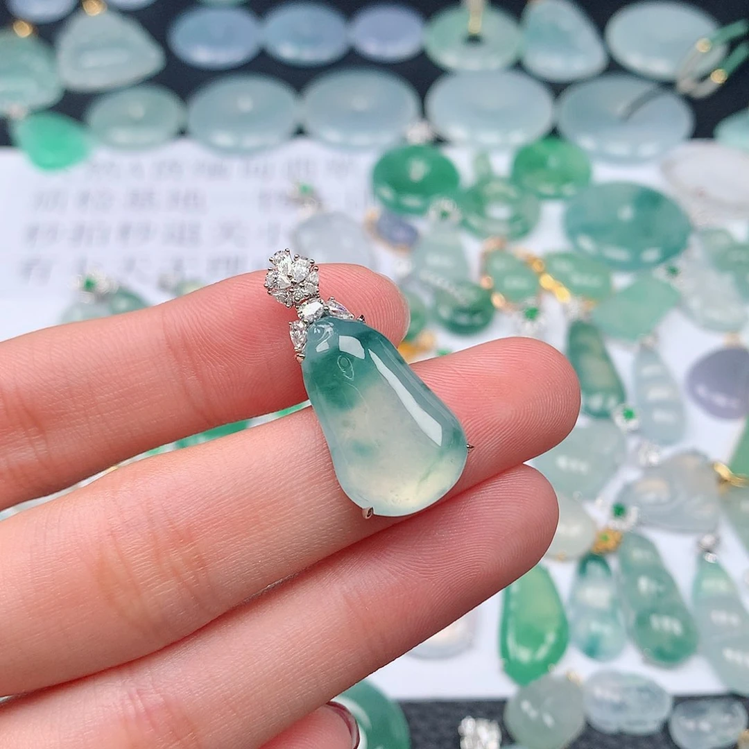 翡翠颈饰18K金镶嵌果*天然翡翠