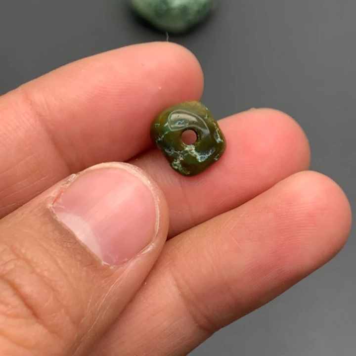 绿松石颈饰未镶嵌