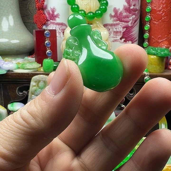 翡翠未镶嵌颈饰七天无理由