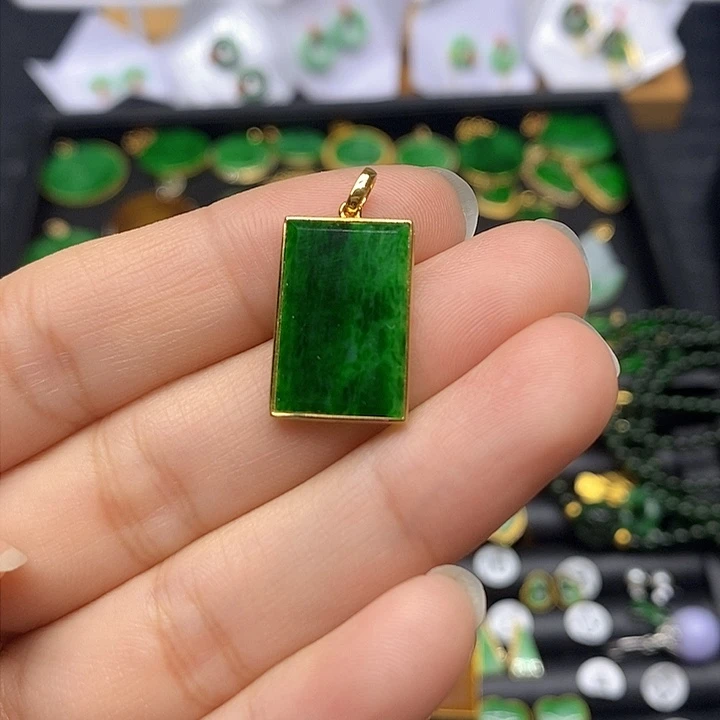 翡翠耳饰18K金镶嵌天然翡翠