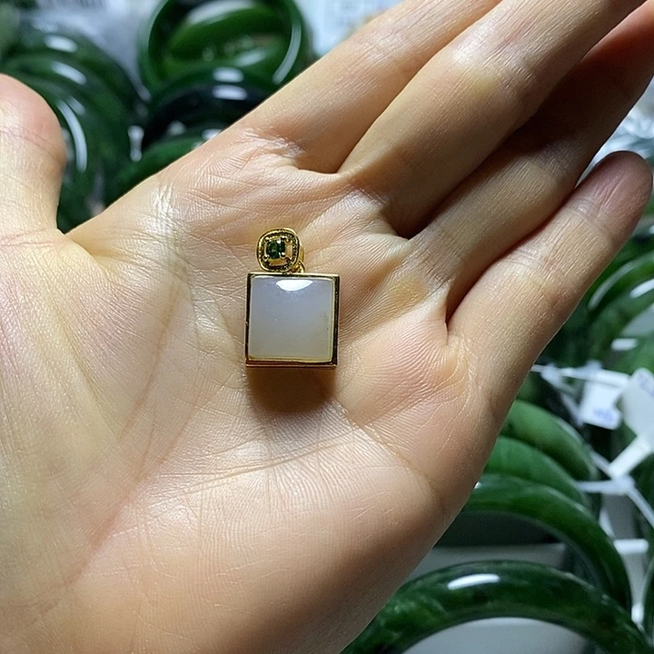 未镶嵌手镯和田玉（碧玉）和田玉吊坠