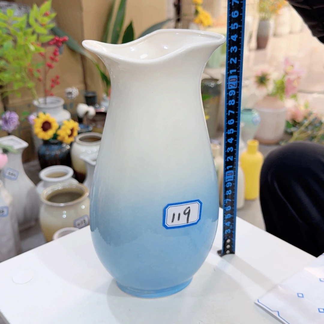 119号陶瓷高24厘米微瑕一个