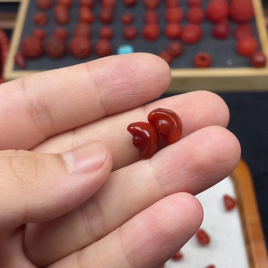 南红玛瑙38号瓦西牛血红元宝上下孔两颗未镶嵌