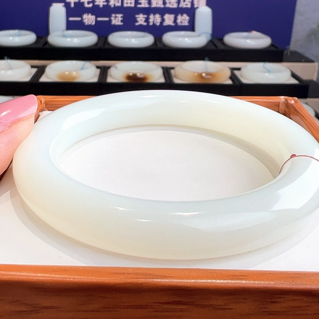 和田玉未镶嵌手镯