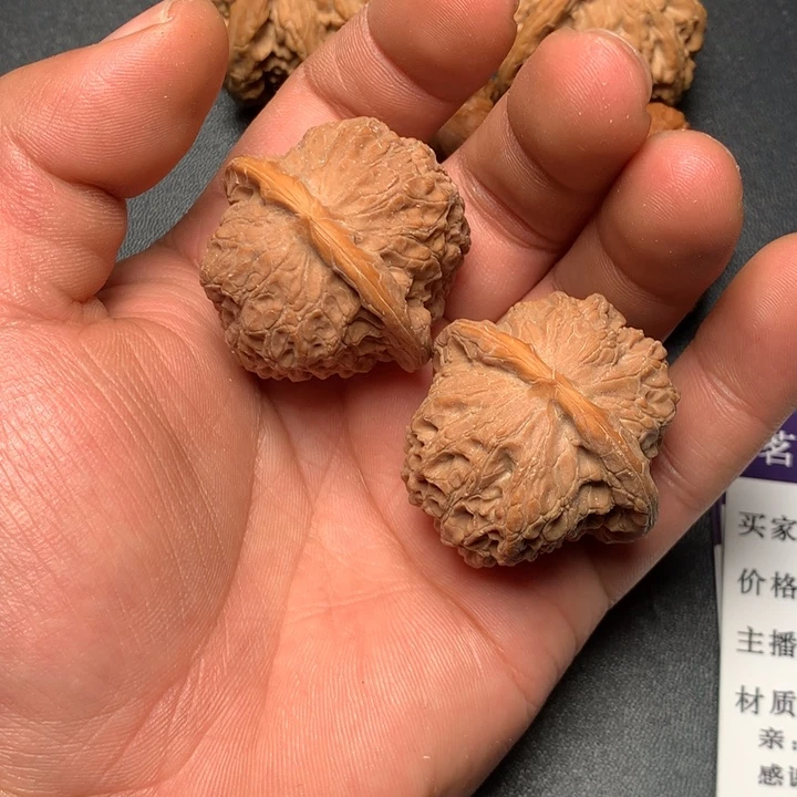 文玩核桃把件37血麒麟1102