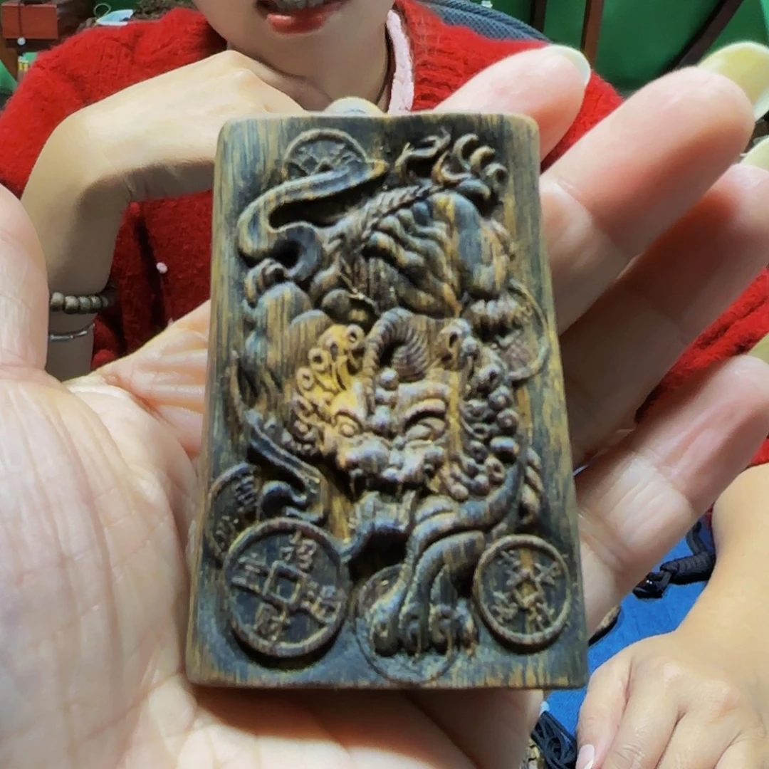 沉香沉香碎屑海南白奇乌身老料貔貅带绳27.8克