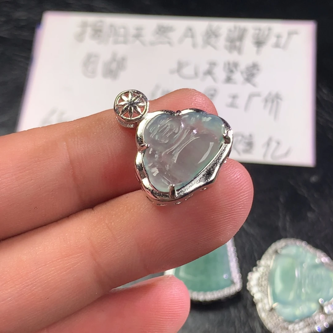 翡翠未镶嵌颈饰小佛公