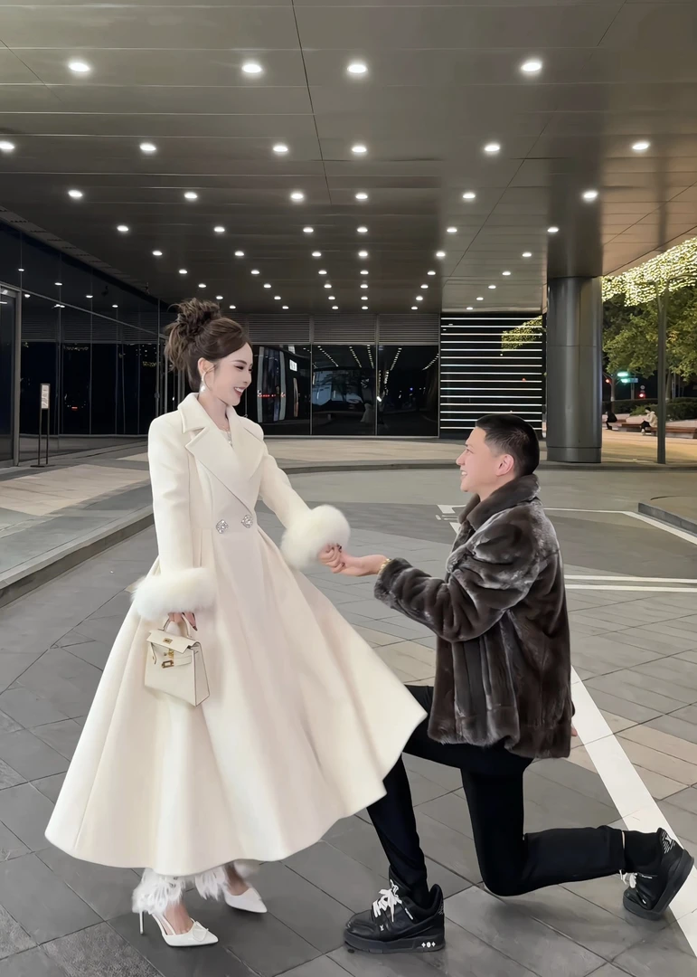 【冬装新款】DY68冬季时尚气质翻领束腰羊毛大衣长款狐狸毛袖子