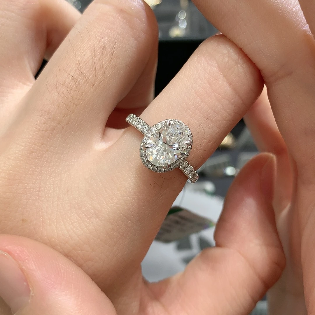 铂Pt950镶嵌实验室培育钻石1.5克拉椭圆鸽子蛋