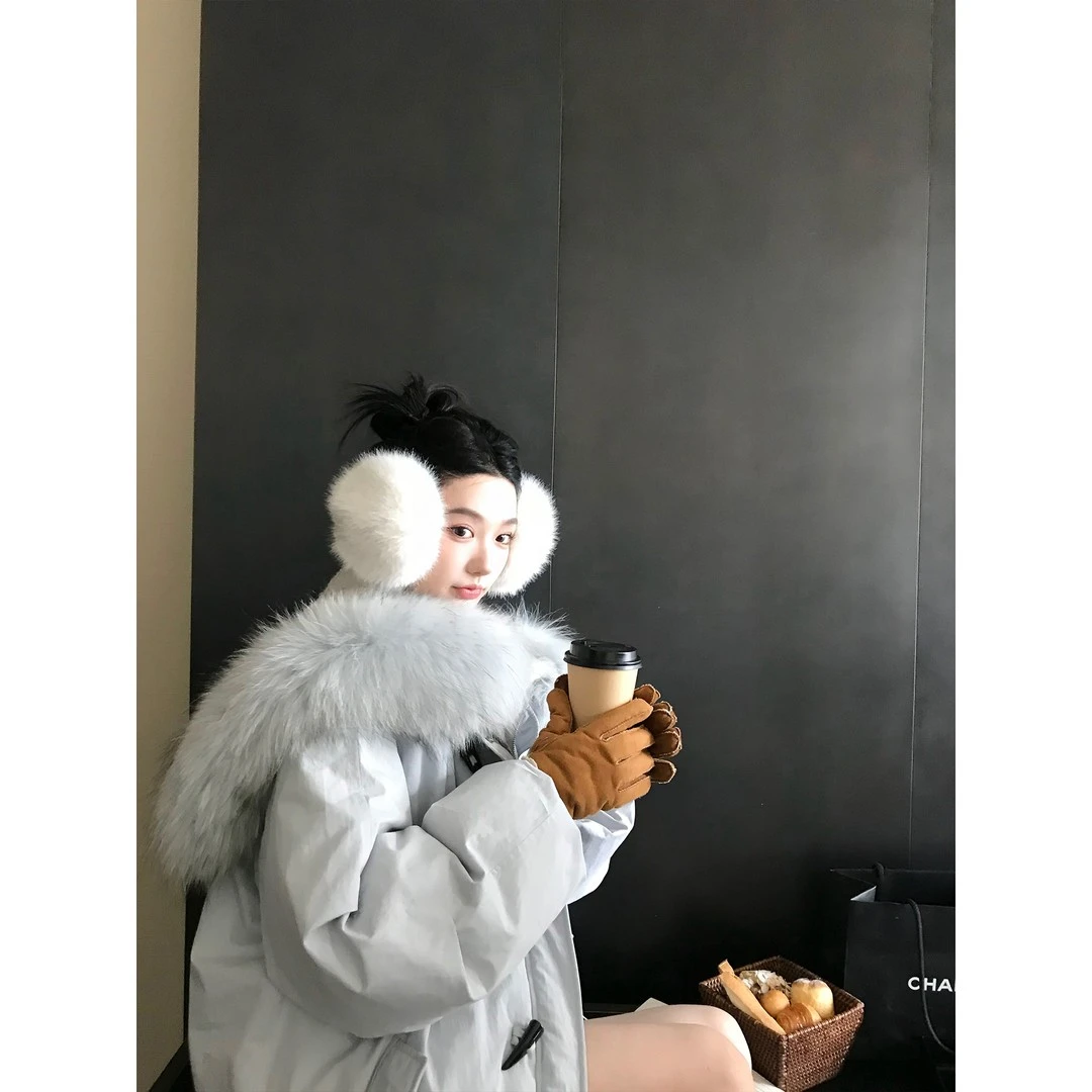 区区欧阳"爆款女明星“小暖炉”升级3.0"貉子毛领90白鸭绒羽绒服