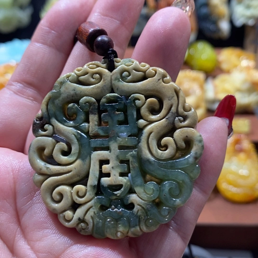 蛇纹石玉颈饰未镶嵌