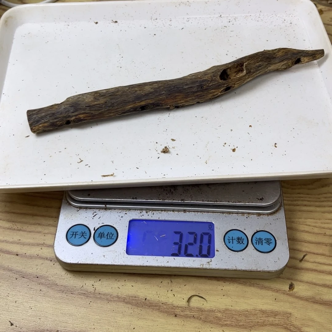 莲***子沉香碎屑沉香白棋32 克。。