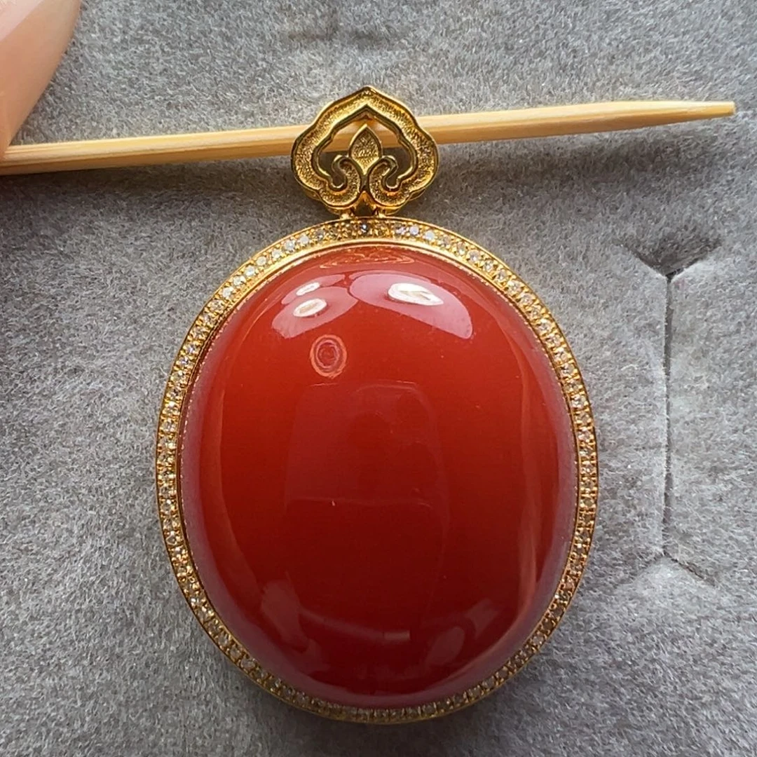 南红玛瑙18K金镶嵌吊坠