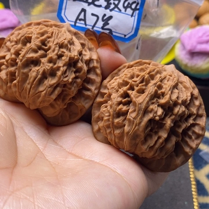 文玩核桃吊坠盘龙纹