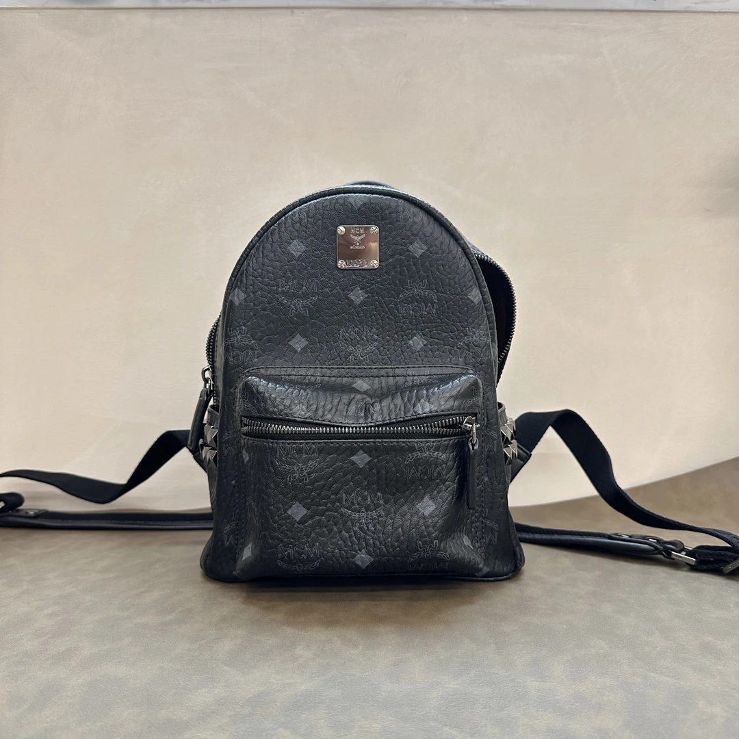 99新 MCM 黑色双肩包mini男女士通用经典印花背包侧带铆钉双肩包