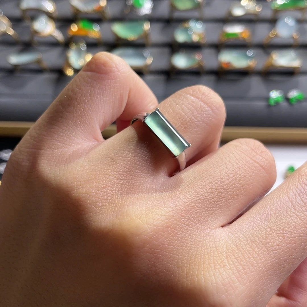 翡翠18K金镶嵌戒指冰蓝灯管戒指 48小时鉴赏