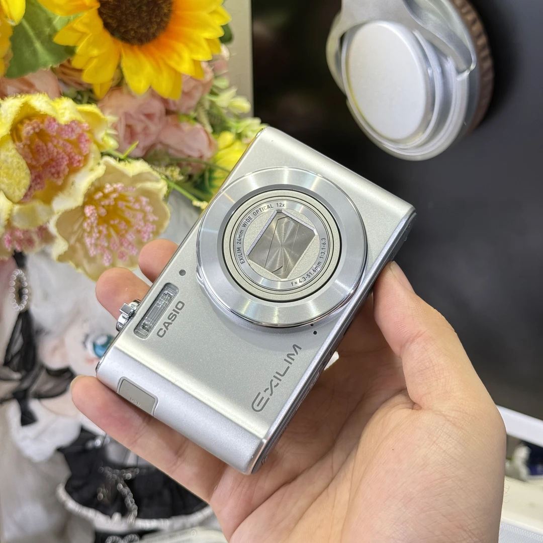 9新 Casio/卡西欧 卡西欧zs240小长焦冷白皮 色彩感好屏幕小瑕疵