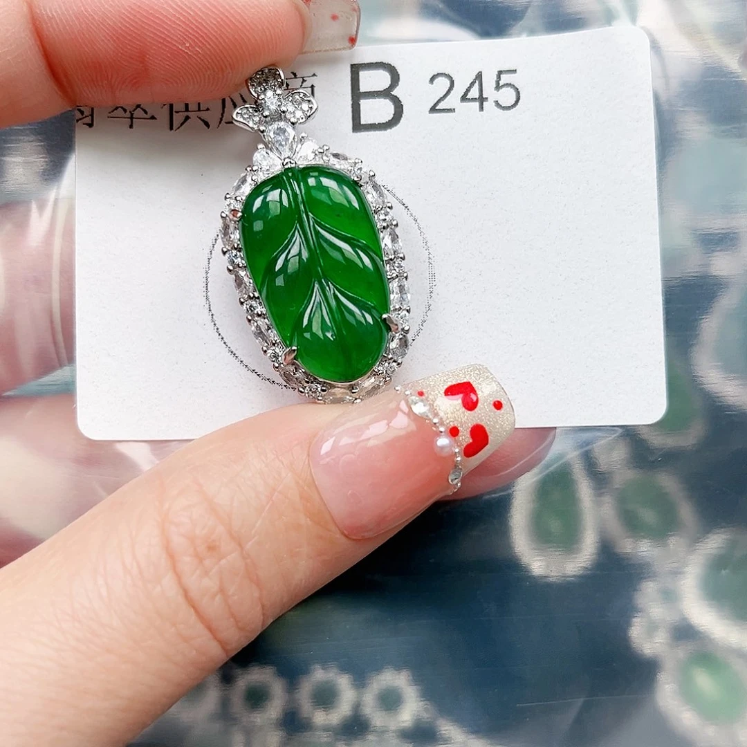 翡翠颈饰未镶嵌翡翠245