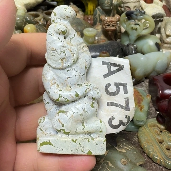 透闪石-蛇纹石玉未镶嵌颈饰