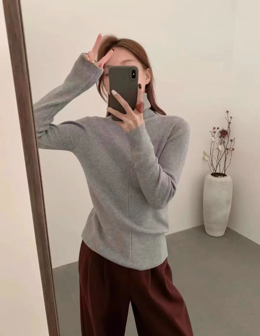 米蓝家名殿！巨百搭～柔软高弹烟灰堆堆领超细羊毛打底衫060
