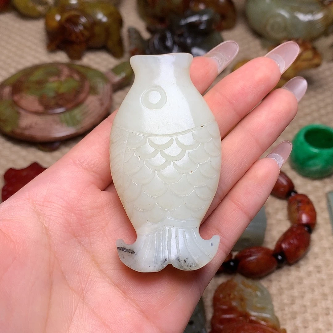 蛇纹石玉未镶嵌颈饰