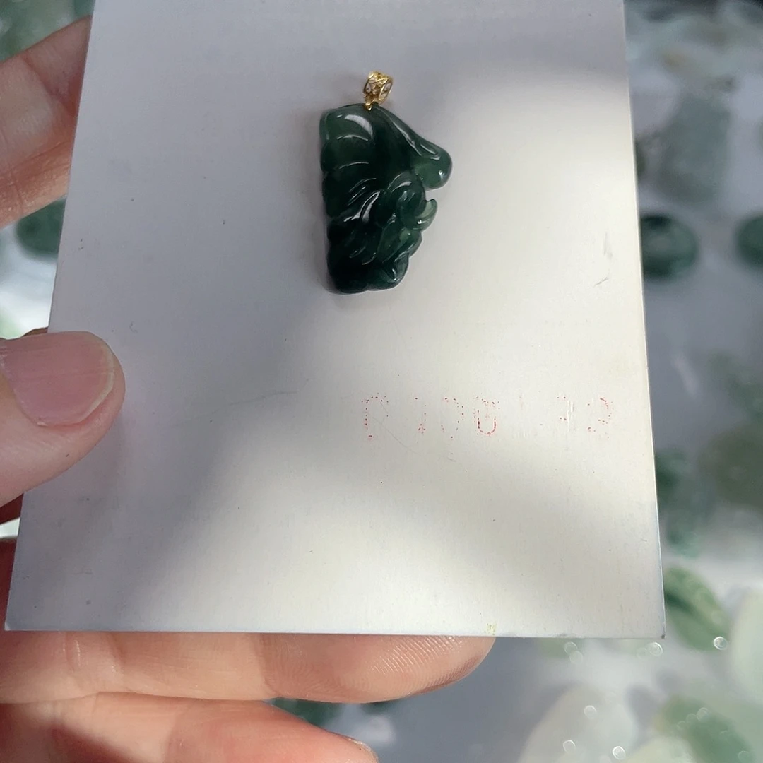 翡翠颈饰未镶嵌方*吊坠