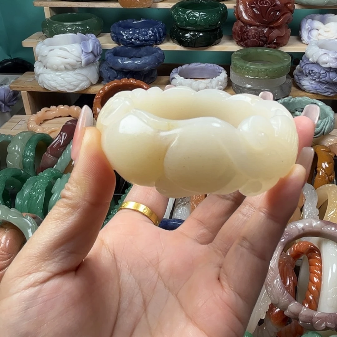 石英质玉未镶嵌纯手工雕刻手镯