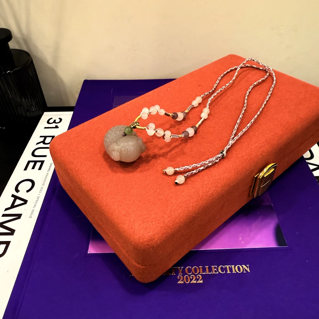 壹屿珠宝     111130     18 K金配件和田玉典藏级颈饰