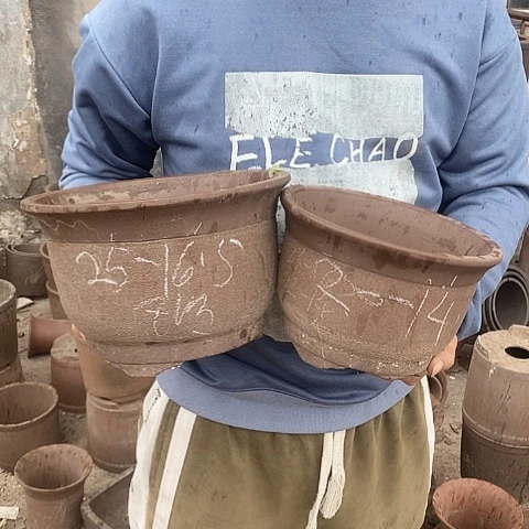 中国宜兴紫砂花盆，