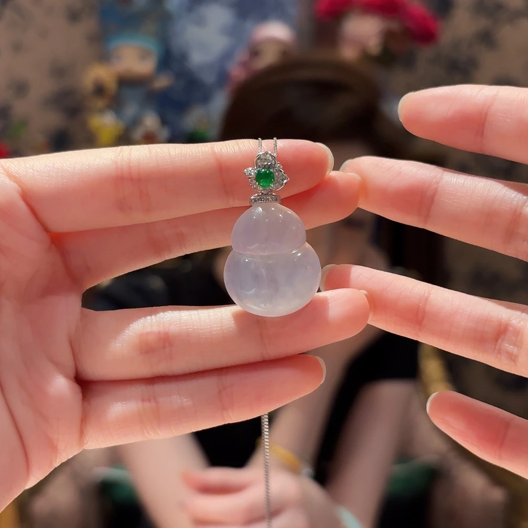 翡翠吊坠(赠链)18K金镶嵌吊坠